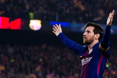 Messi tỏa sáng đưa Barca vào tứ kết