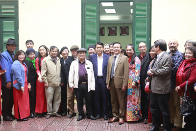 Chủ tịch UBND TP Nguyễn Đức Chung gặp mặt các văn nghệ sỹ Thủ đô