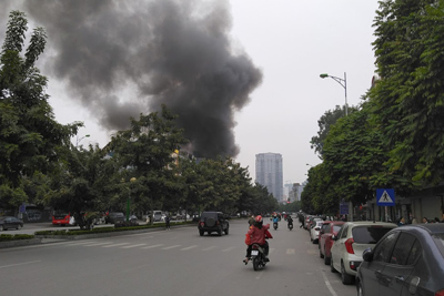 Hà Nội: Cháy lớn tại quán ăn trên phố Nguyễn Văn Huyên