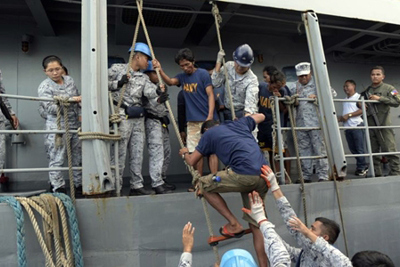 Việt Nam lên tiếng về việc cứu 22 ngư dân Philippines lênh đênh trên biển