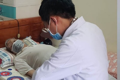 TP Hồ Chí Minh: Khám bệnh tại nhà cho người cao tuổi tránh nguy cơ nhiễm Covid-19