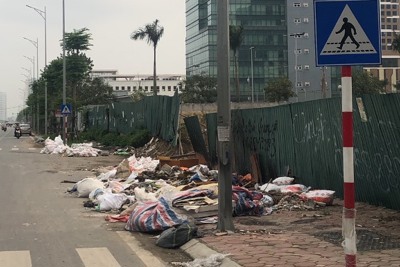 Công an quận Tây Hồ nói gì về bãi rác tự phát trên đường Nguyễn Văn Huyên kéo dài?