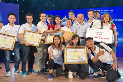 Nhóm sinh viên “ẵm” giải Nhất SV - STARTUP 2019 làm việc “quên” thời gian