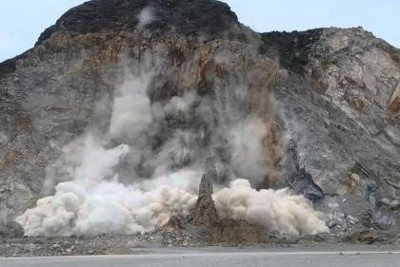 Nổ mìn khai thác đá khiến 4 người thương vong ở Đắk Nông