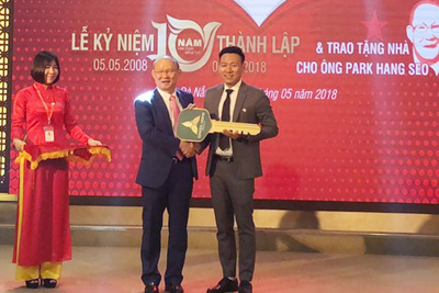 Công ty Phúc Hoàng Ngọc trao nhà cho HLV Park Hang Seo tại Đà Nẵng