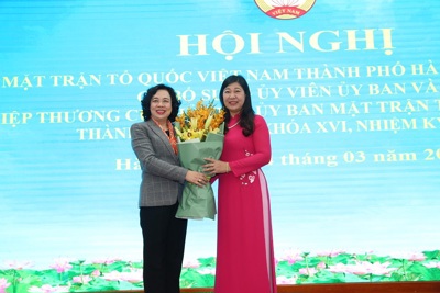 Đồng chí Nguyễn Lan Hương giữ chức Chủ tịch Ủy ban MTTQ Việt Nam TP Hà Nội