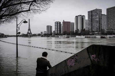 Chùm ảnh đường phố thủ đô Paris chìm trong biển nước