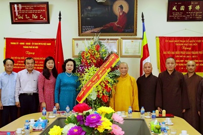 Lãnh đạo thành phố chúc mừng Giáo hội Phật giáo Việt Nam TP Hà Nội