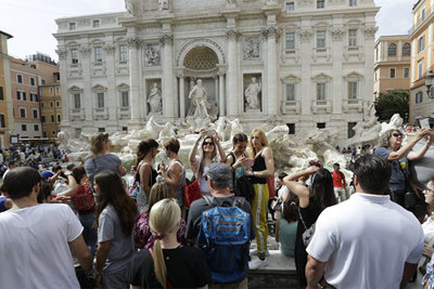 Rome gia nhập loạt thành phố "nổi cáu" vì du khách