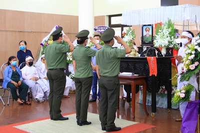 Hình ảnh xúc động tại lễ tang hai chiến sĩ Công an Đà Nẵng hy sinh