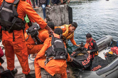 Indonesia bắt giữ thuyền trưởng tàu bị lật làm gần 200 người mất tích