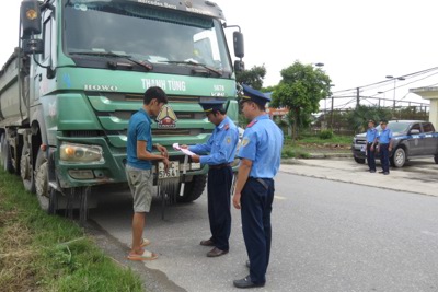 Huyện Thanh Oai: Mạnh tay xử lý xe quá tải