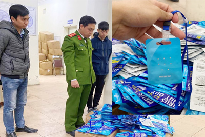 Phát hiện gần 300 chiếc "thẻ đeo diệt virus" nhập lậu ở cổng chợ thuốc Hapulico