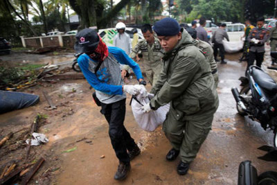 Thảm họa sóng thần Indonesia: Số thương vong tiếp tục tăng mạnh