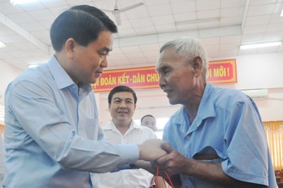 Đoàn công tác của Ban Thường vụ Thành ủy Hà Nội thăm hỏi, tặng quà tại tỉnh Trà Vinh