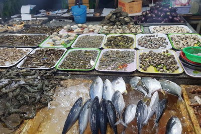 [Biến động thị trường] Thủy, hải sản giảm giá mạnh