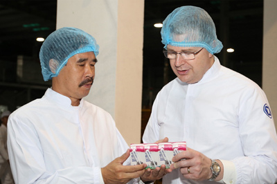 Đại sứ Mỹ thăm và làm việc tại Nhà máy Sữa Vinamilk