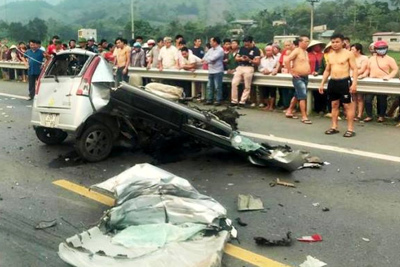 Tai nạn kinh hoàng trên đường Hòa Lạc - Hòa Bình, 1 người tử vong
