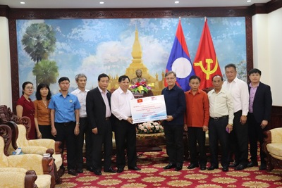 Bộ NN&PTNT ủng hộ người dân vùng lũ tại Lào 300 triệu đồng