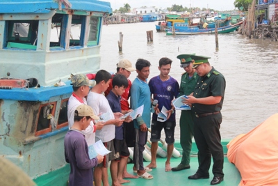 Đồn Biên phòng Khánh Hội “định vị“ tàu cá nhằm hạn chế vi phạm pháp luật trên biển