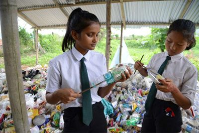 Trường nhận rác nhựa thay học phí không chỉ vì môi trường
