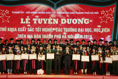 Hà Nội tuyên dương 86 Thủ khoa xuất sắc  tốt nghiệp các trường đại học năm 2019