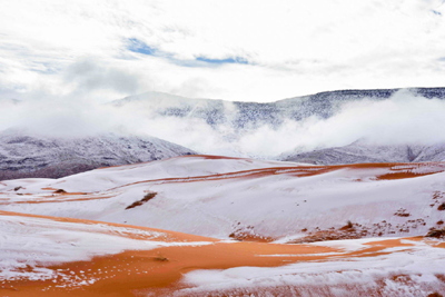 Chùm ảnh tuyết phủ trắng sa mạc nóng nhất thế giới