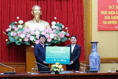 Vietcombank trao 10 tỷ đồng hỗ trợ kinh phí xây dựng, sửa chữa nhà tại huyện Mường Nhé