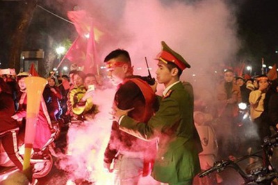 Đi “bão” đêm mừng U22 Việt Nam chiến thắng, 7 đối tượng đốt pháo sáng bị bắt