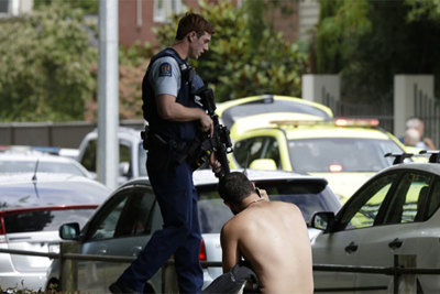 Kịch tính khoảnh khắc bắt sống nghi phạm xả súng tại New Zealand