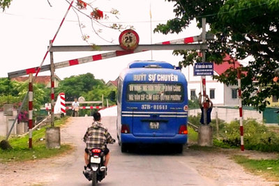 Nghệ An: Có ưu ái cho xe buýt Sự Chuyên đi qua cầu đang xuống cấp?