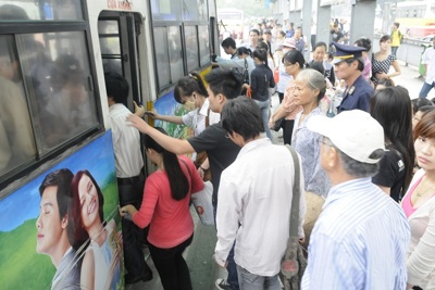 Cần chiến lược lâu dài, bền vững cho xe buýt Hà Nội