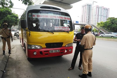 Tăng cường xử lý xe buýt “nhái” trục phía Tây