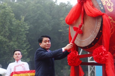Chủ tịch Nguyễn Đức Chung khai hội bơi chải thuyền rồng Hà Nội