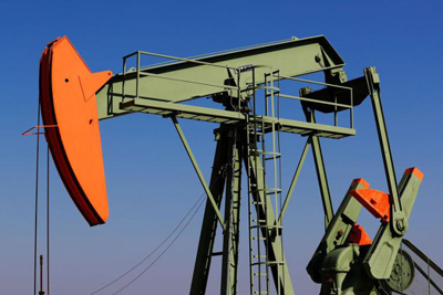 Giá dầu Brent sắp chạm mốc 60 USD/thùng do nguồn cung thắt chặt