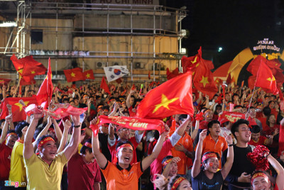 Không khí sôi động tại TP Hồ Chí Minh trước trận chung kết AFF Cup 2018