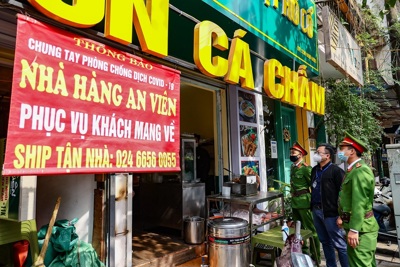 Hà Nội: Nhà hàng ăn uống quận Hoàn Kiếm tuân thủ nghiêm quy định chỉ bán mang về