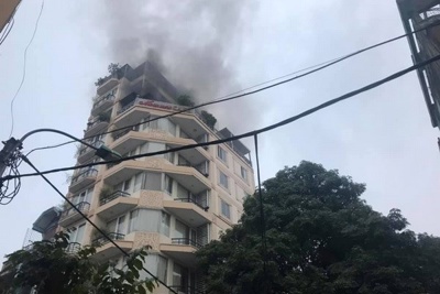 Hà Nội: Cháy khách sạn trên phố Hàng Than, nhiều du khách hoảng loạn