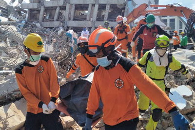 Thảm hoạt động đất, sóng thần tại Indonesia: Thương vong lên tới 1.347 người