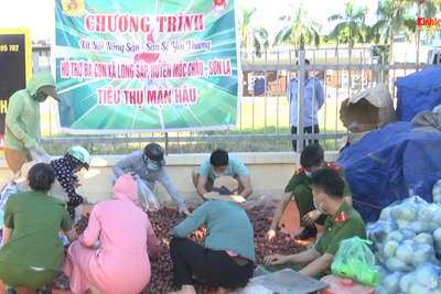 Công an huyện Ứng Hòa (Hà Nội) hỗ trợ tiêu thụ nông sản cho bà con miền núi phía Bắc