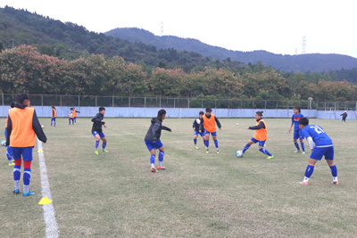 U19 nữ Việt Nam tập chiến thuật trước trận gặp đội tuyển U19 nữ Hàn Quốc