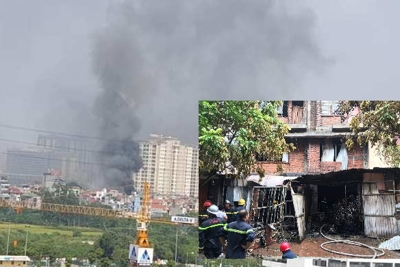 Hà Nội: Cháy lớn tại biệt thự ở khu đô thị Trung Văn, nghi có người mắc kẹt