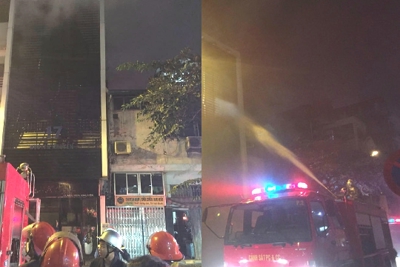 Hà Nội: Cháy dữ dội tại quán karaoke trong đêm, nhiều người hoảng loạn tháo thạy