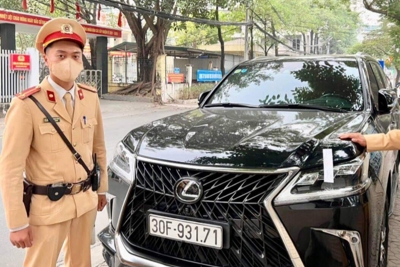 Cảnh sát phát hiện xe sang Lexus LX570 đeo biển kiểm soát của ô tô Mazda
