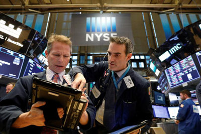 Thị trường chứng khoán Mỹ: Dow Jones và S&P 500 khởi sắc nhờ lãi suất trái phiếu giảm