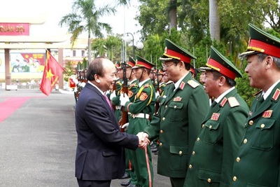 Thủ tướng Nguyễn Xuân Phúc thăm, làm việc tại Quân khu 5