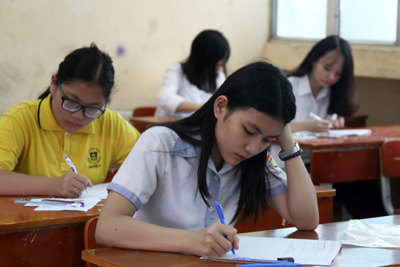 Tuyển sinh vào lớp 10 tại Hà Nội: Nên thi tự luận hay trắc nghiệm?