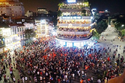 Công an Hà Nội đảm bảo an toàn cho người dân trong đêm mừng chiến thắng