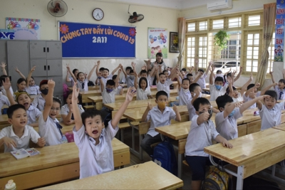[Video] Học sinh mầm non, tiểu học Hà Nội trở lại trường sau thời gian nghỉ dịch Covid-19