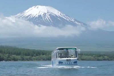 [Video] Xe buýt di chuyển cả dưới nước và trên bờ
